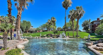 'Red Rox' Phoenix Condo w/ Patio ~ 3 Mi to Airport