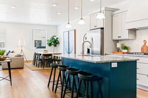 Townhome, 5 Bedrooms | Private kitchen