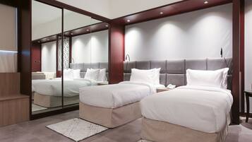 Studio Suite Twin | Premium bedding, memory foam beds, in-room safe, desk