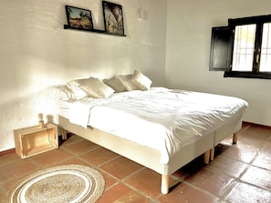 7 chambres, fer et planche à repasser, lit parapluie, Wi-Fi gratuit