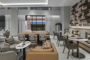 Frokostbuffé hver dag (USD 16.00 per person)