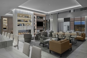 Lounge - AC Hotel St. Louis Central West End (St. Louis)