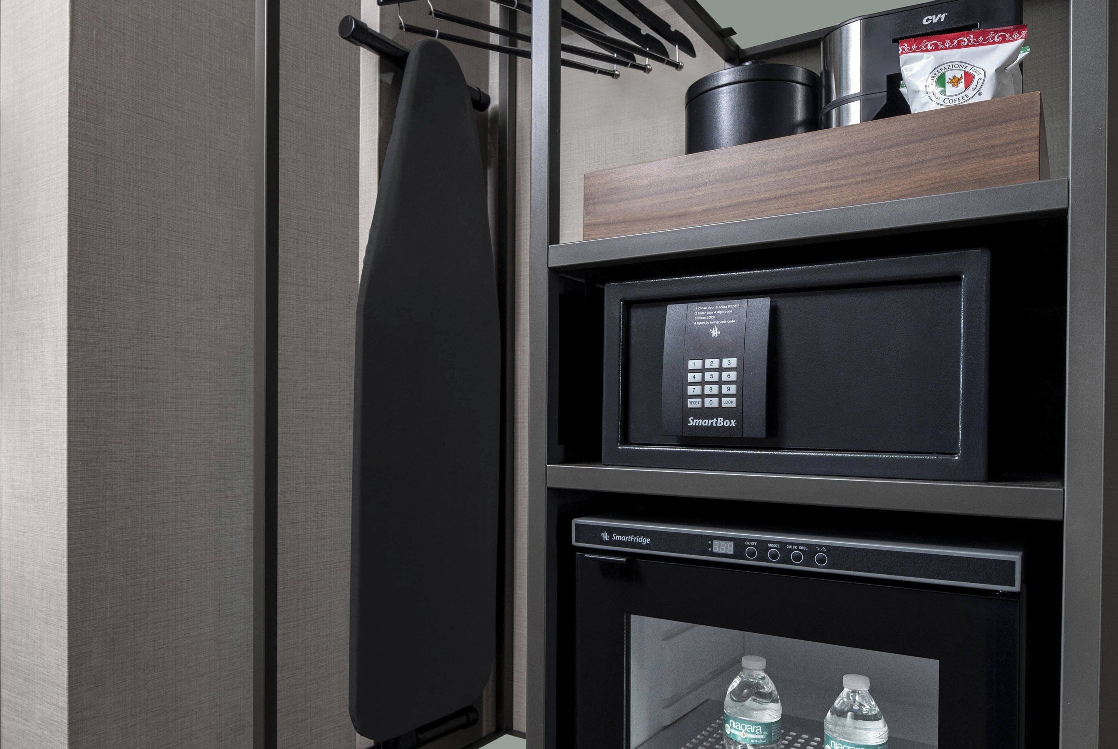 1 bedroom, in-room safe, desk, laptop workspace