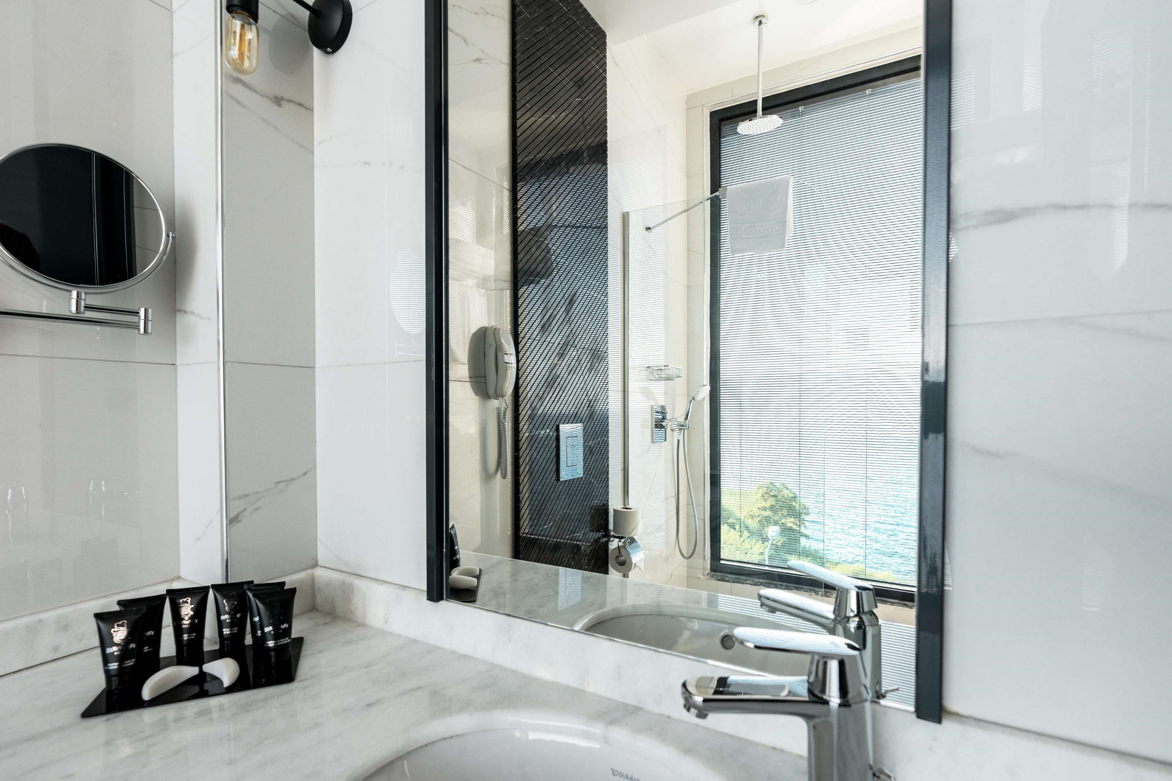 Photo - Lucky Monkey Hotel