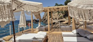 En la playa y traslado desde/hacia la playa gratis 