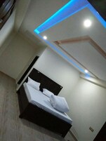 Tabla de planchar con plancha y wifi gratis 