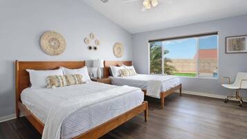 4 عدّة غرف نوم ومكواة/لوح كي وسرير سفر وواي فاي