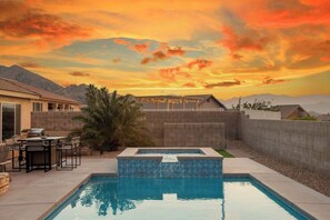 Pool - ❤️Modern 4BR Joshua Tree House w/ heated Pool! (Yucca Valley)
