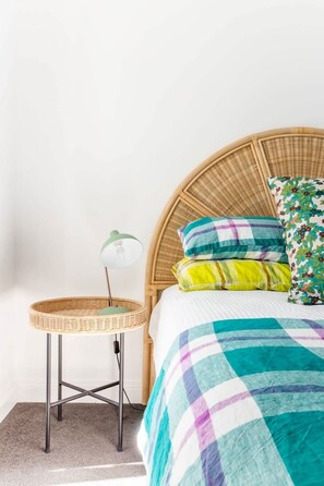 5 bedrooms, desk, iron/ironing board, WiFi (free)
