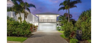 Casa De Palmeras- 5Bed beachfront holiday home
