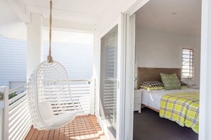5 bedrooms, desk, iron/ironing board, WiFi (free)