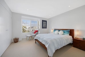 3 bedrooms, desk, iron/ironing board, WiFi