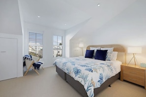 3 bedrooms, desk, iron/ironing board, WiFi