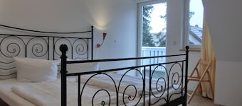 3-room apartment with 2 floors, 2 bedrooms in a quiet location for 6 pers. with WLAN -