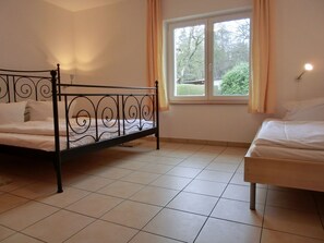 2 bedrooms, WiFi - 2-room vacation apartment for 4 people on the first floor with WLAN - NH (Ribnitz-Damgarten)