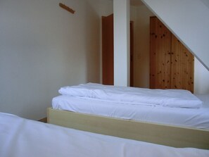 2 bedrooms, WiFi - 2-room vacation apartment for 4 people on the 1st floor - with WLAN - NH (Ribnitz-Damgarten)