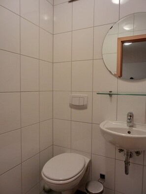 Shower - 2-room vacation apartment for 4 people on the 1st floor - with WLAN - NH (Ribnitz-Damgarten)