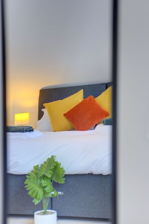 3 bedrooms, iron/ironing board, free WiFi, bed sheets