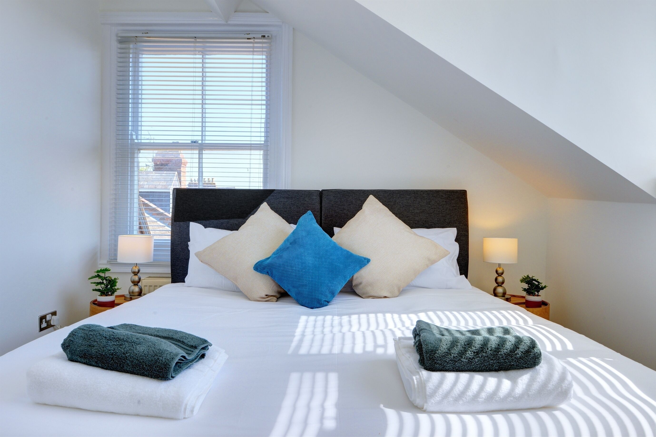 2 slaapkamers, een strijkplank/strijkijzer, gratis wifi, beddengoed