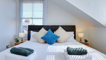 2 bedrooms, iron/ironing board, free WiFi, bed sheets