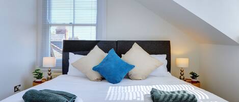 2 chambres, fer et planche à repasser, Wi-Fi gratuit, draps fournis