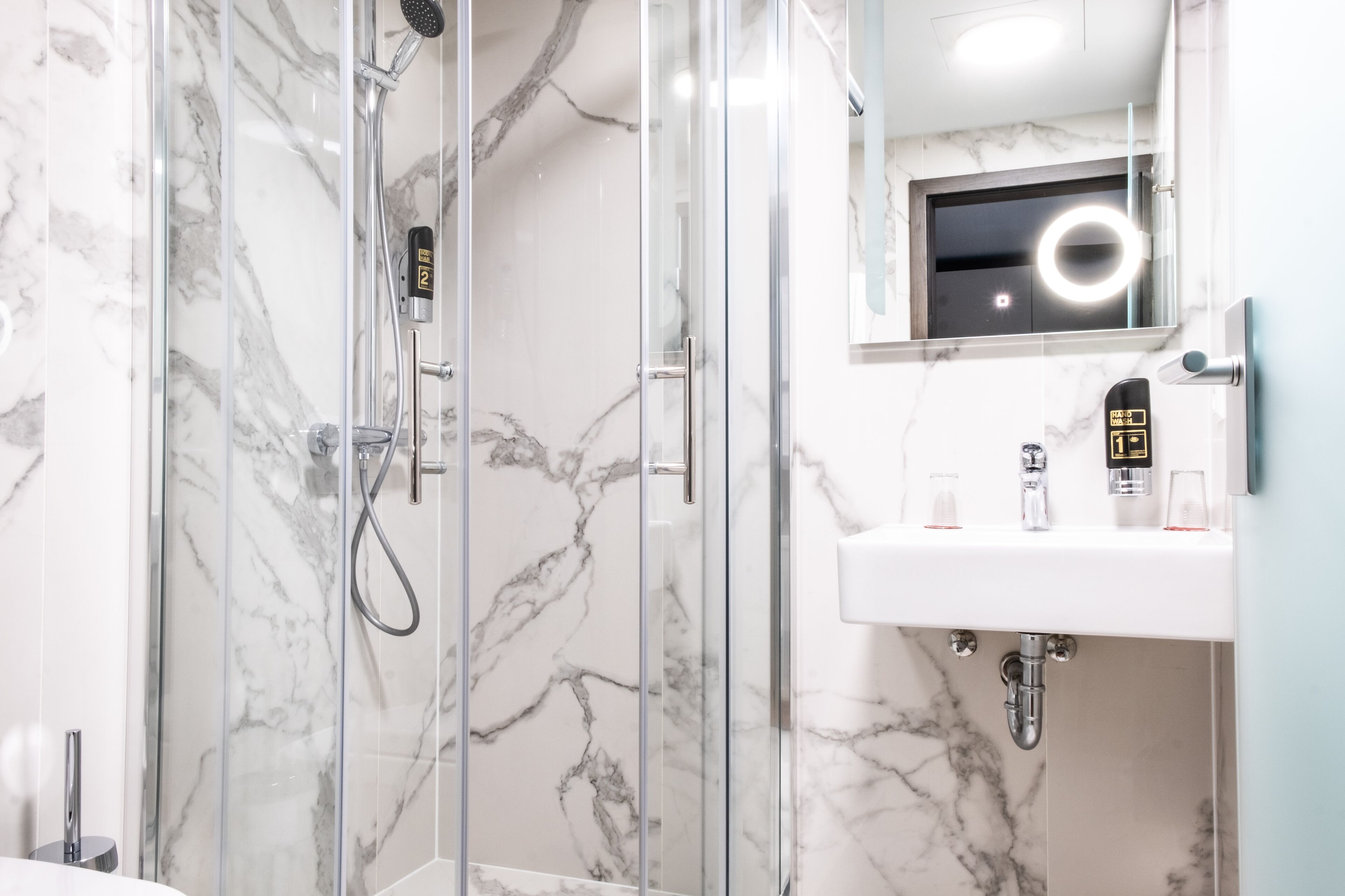 Basic-Einzelzimmer, 1 Schlafzimmer, Nichtraucher | Badezimmer | Dusche, kostenlose Toilettenartikel, Haartrockner, Handtücher
