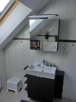 Unclassified image, 2 of 15, button