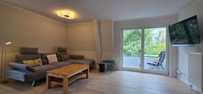 TV, stereo - Vacation apartment A3 - close to the beach - (84 m²) - three balconies and two (Graal-Müritz)