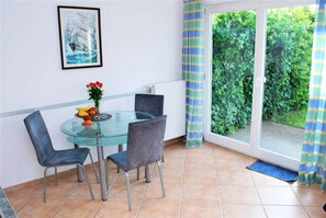 Dining - Apartment A2 - "Cozy apartment on the Baltic Sea - ideal for families and families with children. (Graal-Müritz)