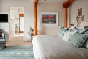 4 bedrooms, desk, iron/ironing board, travel cot