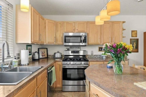 Charming Townhouse in the River Road Neighborhood - Pet friendly - Close to Downtown