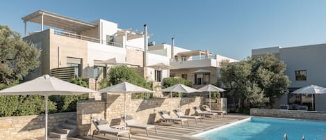 حمّام سباحة خارجي