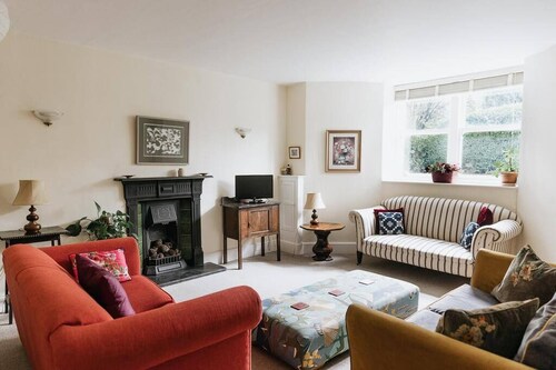 SUNNYSIDE APARTMENT // SPACIOUS 2 BEDROOM ACCOMMODATION LOCATED IN KENDAL WITHIN