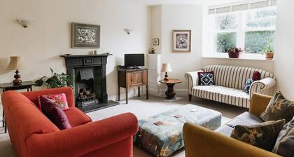 SUNNYSIDE APARTMENT // SPACIOUS 2 BEDROOM ACCOMMODATION LOCATED IN KENDAL WITHIN