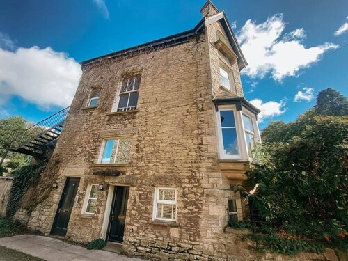 SUNNYSIDE APARTMENT // SPACIOUS 2 BEDROOM ACCOMMODATION LOCATED IN KENDAL WITHIN