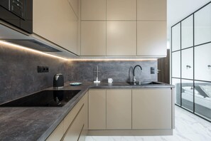 Fridge, microwave, stovetop, dishwasher