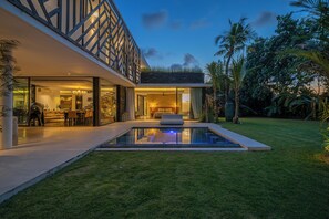 Outdoor pool - Villa BullHouse (Seminyak)