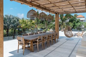 Outdoor dining - Villa BullHouse (Seminyak)
