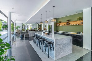 Luxury Villa, 6 Bedrooms | Private kitchen - Villa BullHouse (Seminyak)