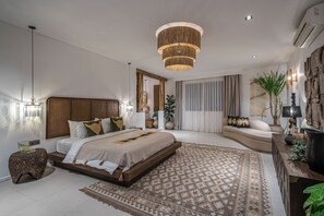 Luxury Villa, 6 Bedrooms | 6 bedrooms, in-room safe, desk, laptop workspace