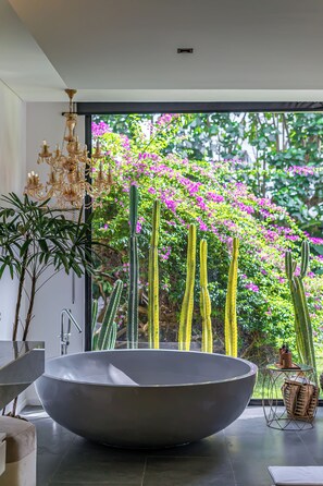 Luxury Villa, 6 Bedrooms | Bathroom - Villa BullHouse (Seminyak)