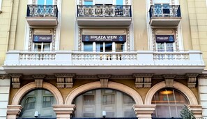 Front of property - Hotel Plaza View (Valencia)