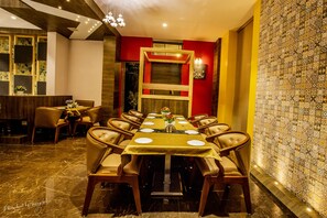 Restaurant - Hotel Prabha Palace (Ahmednagar)