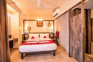 Super Deluxe Room | Desk, soundproofing, free WiFi, bed sheets
