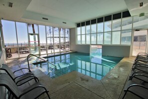 Alberca techada y alberca climatizada