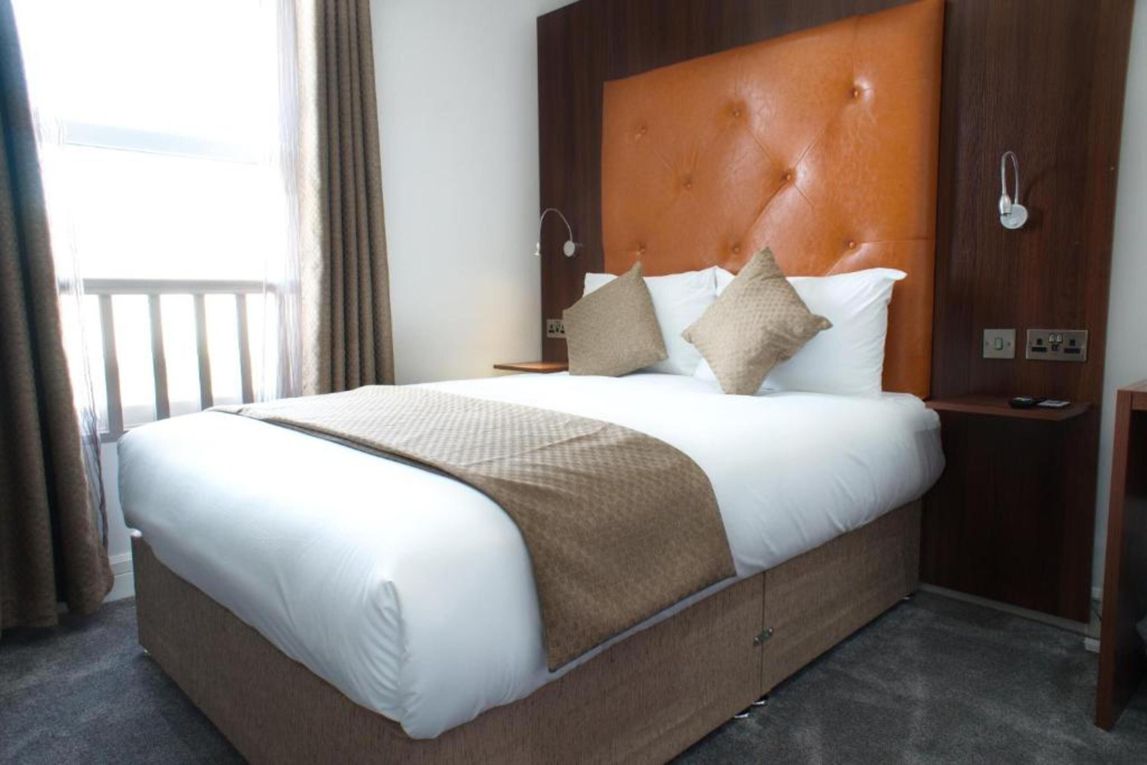 desk, laptop workspace, iron/ironing board, free wifi