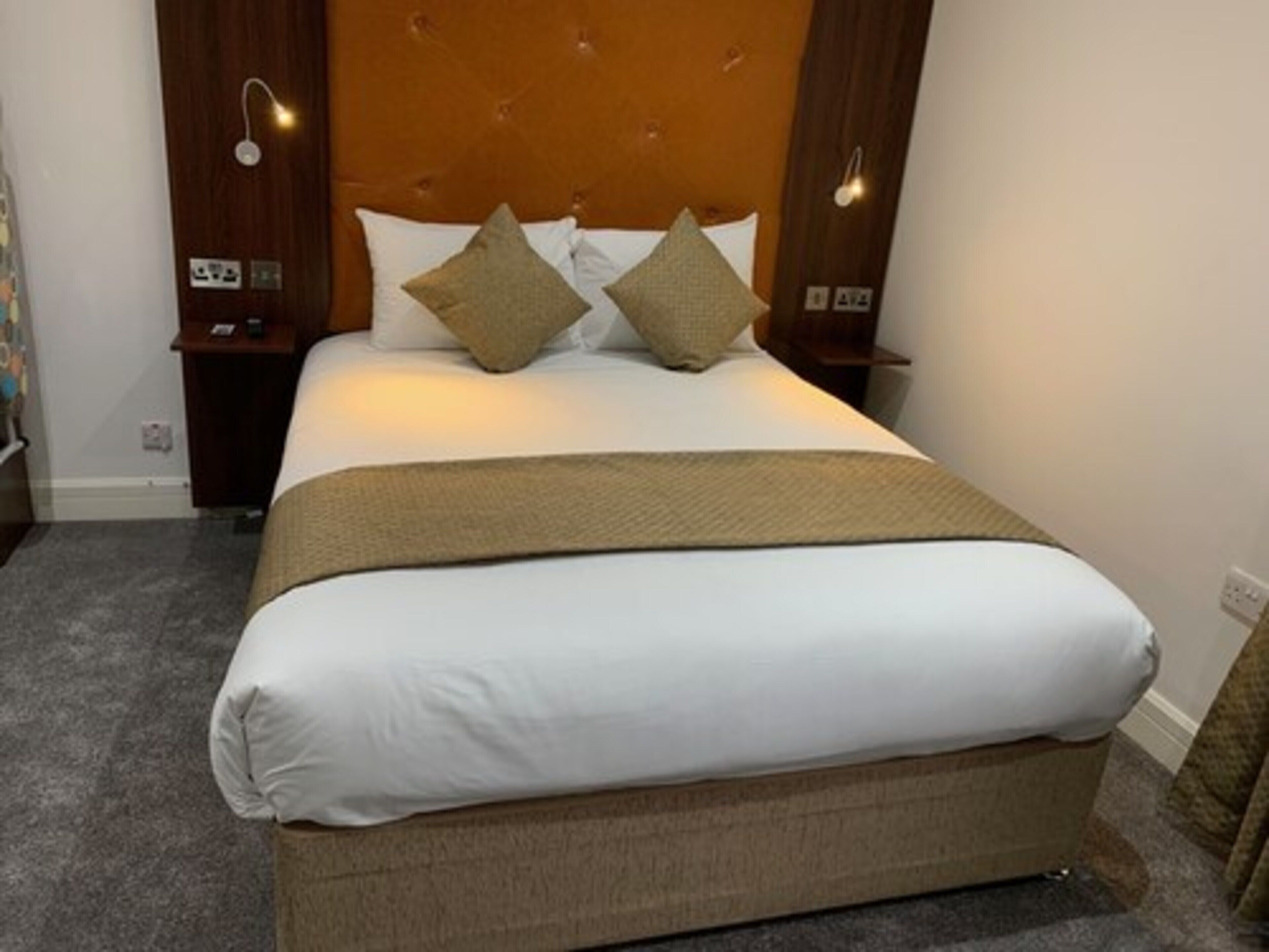 standard single room | desk, laptop workspace, iron/ironing board, free wifi