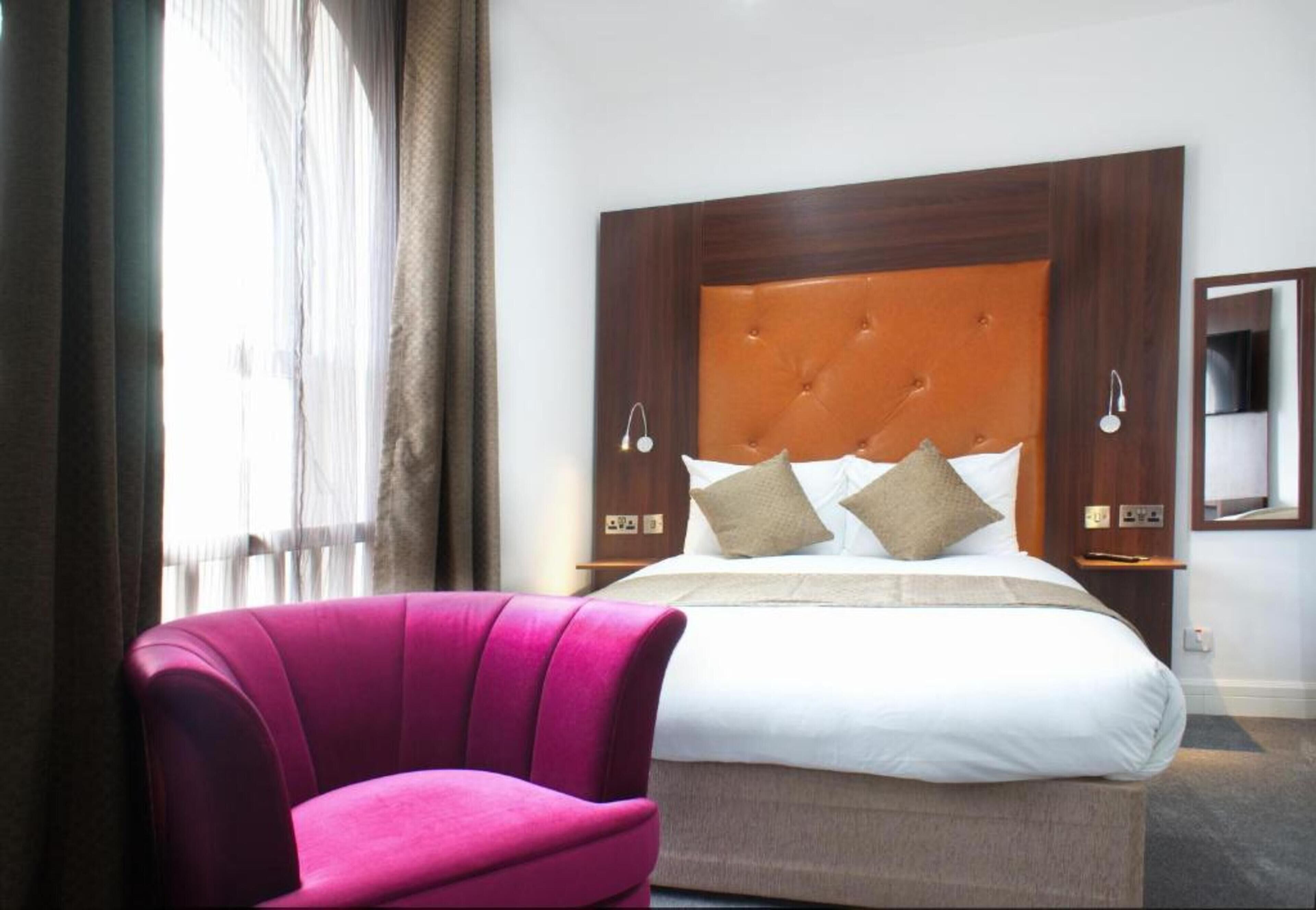 desk, laptop workspace, iron/ironing board, free wifi