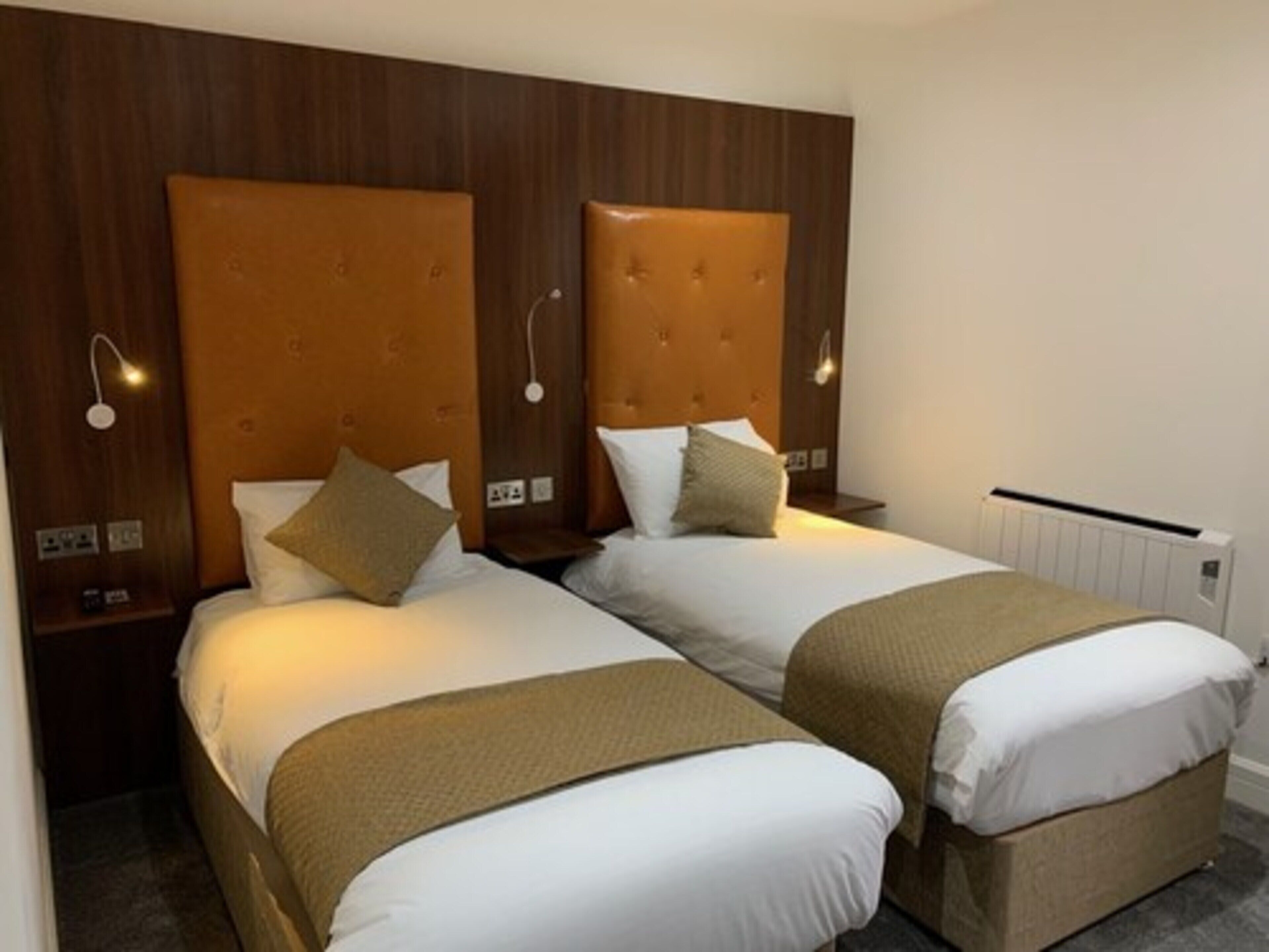 standard twin room | desk, laptop workspace, iron/ironing board, free wifi