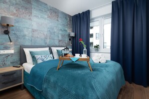 Apartment, 1 Bedroom, Balcony | 1 bedroom, bed sheets